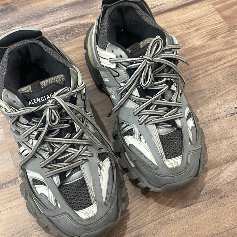 Used balenciaga sneakers grey size 39, can be washed